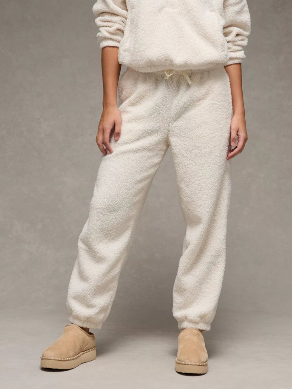 NWT American Eagle Sherpa Joggers Size L